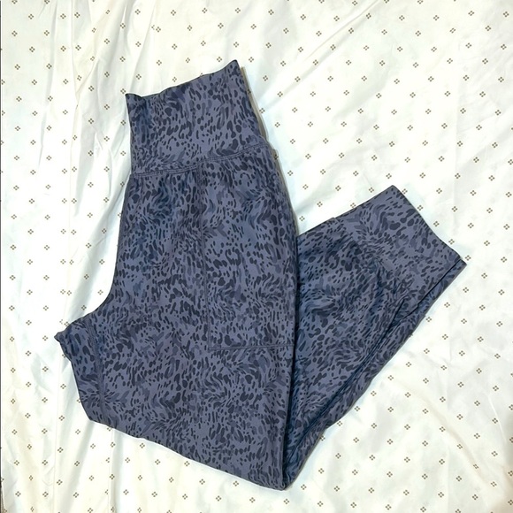 ATHLETA Salutation Printed Crop Jogger Size Small - Picture 2 of 6